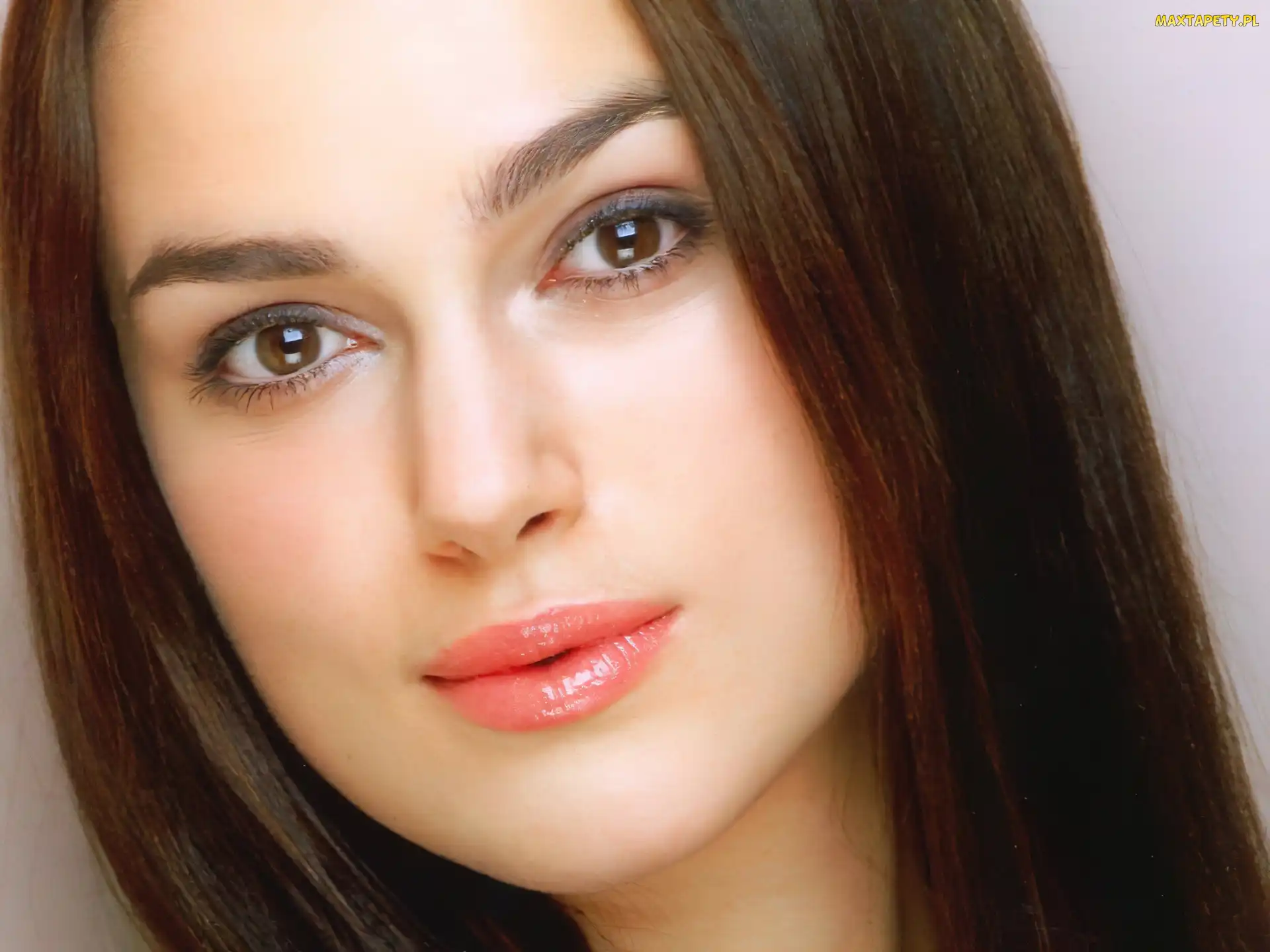 Keira Knightley, Buzia