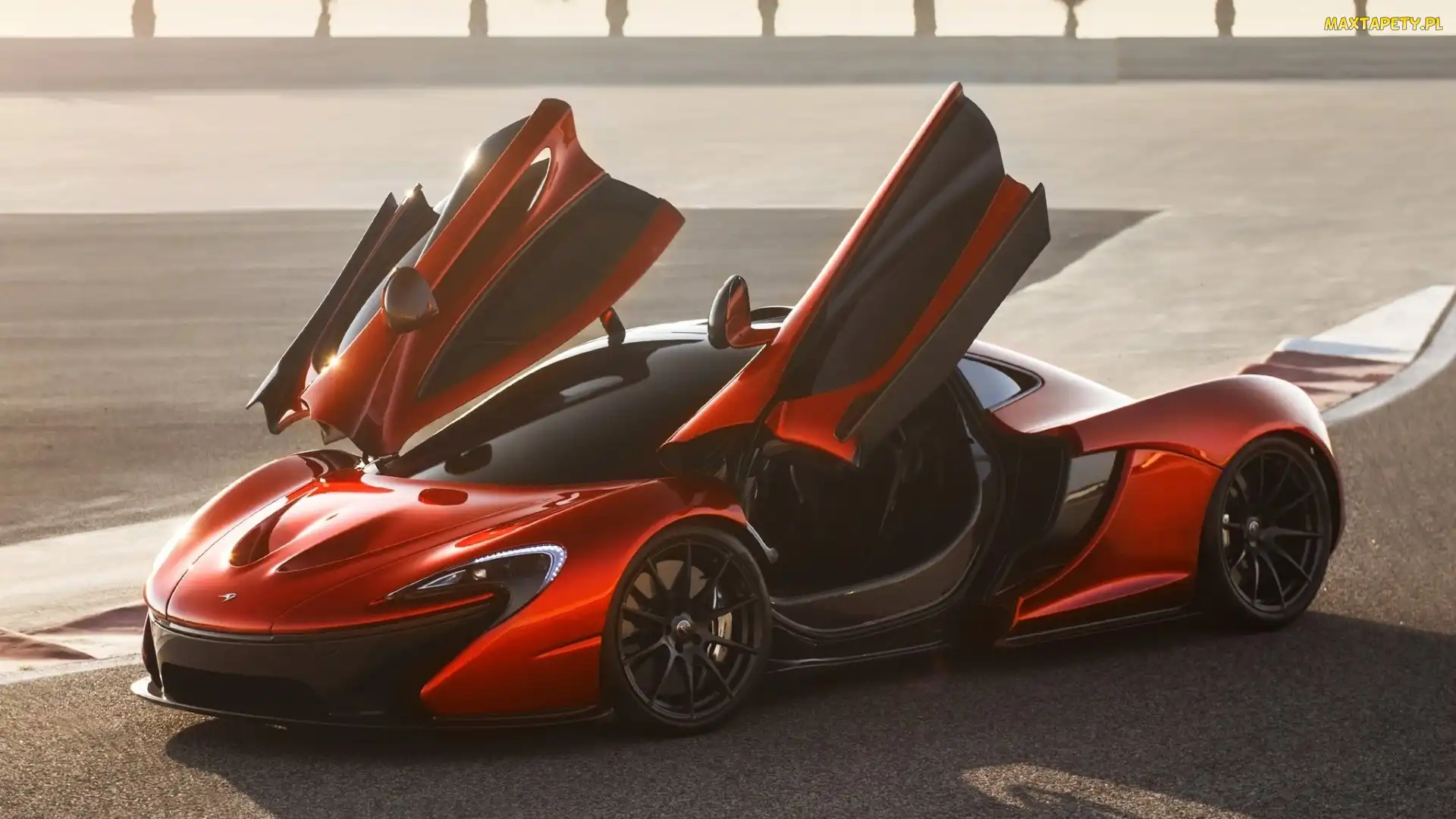 Uniesione, Drzwi, McLaren P1