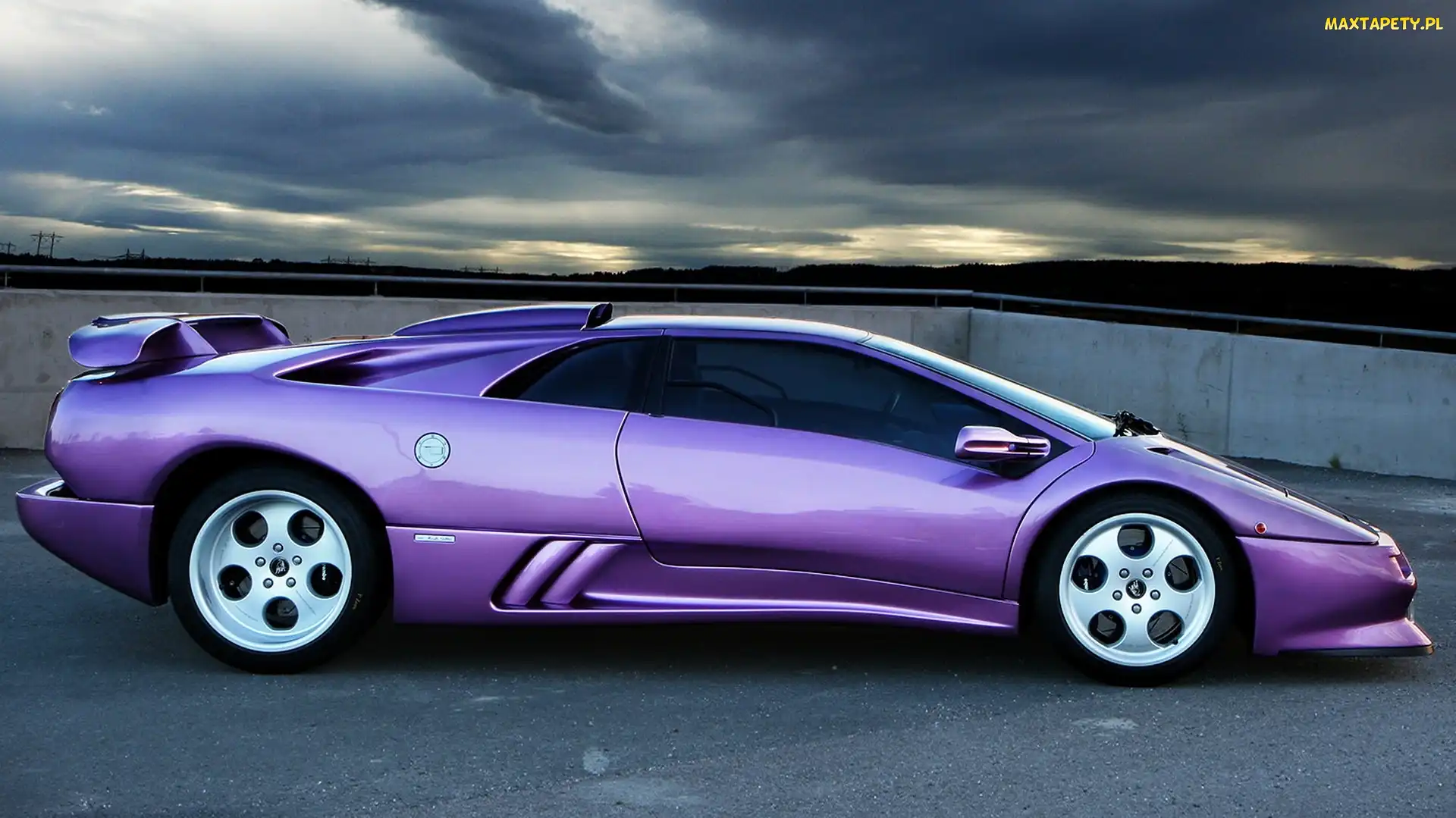 Chmury
, Niebo, Samochód, Fioletowy, Lamborghini, Diablo