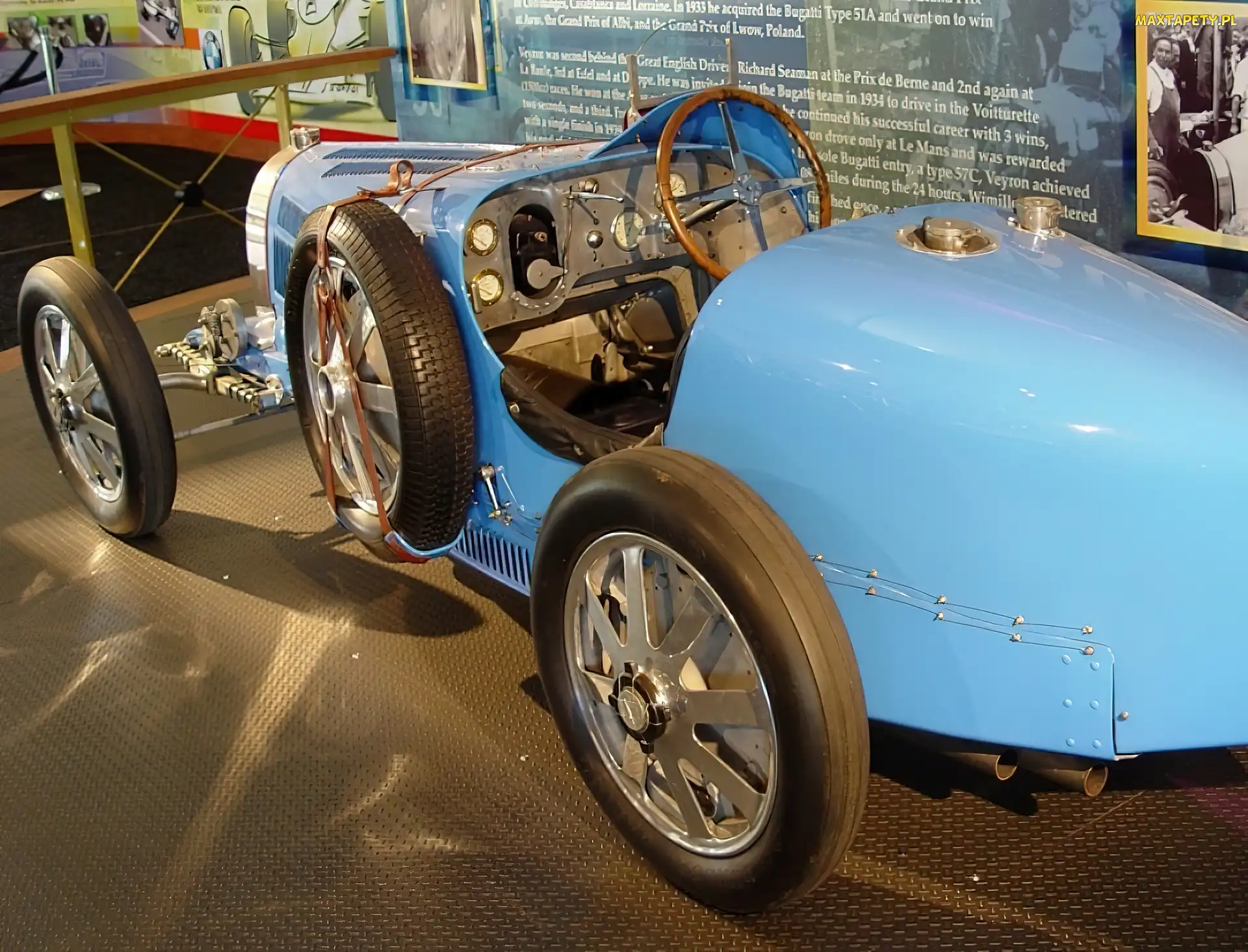 Bugatti, zegary, kierownica, koła