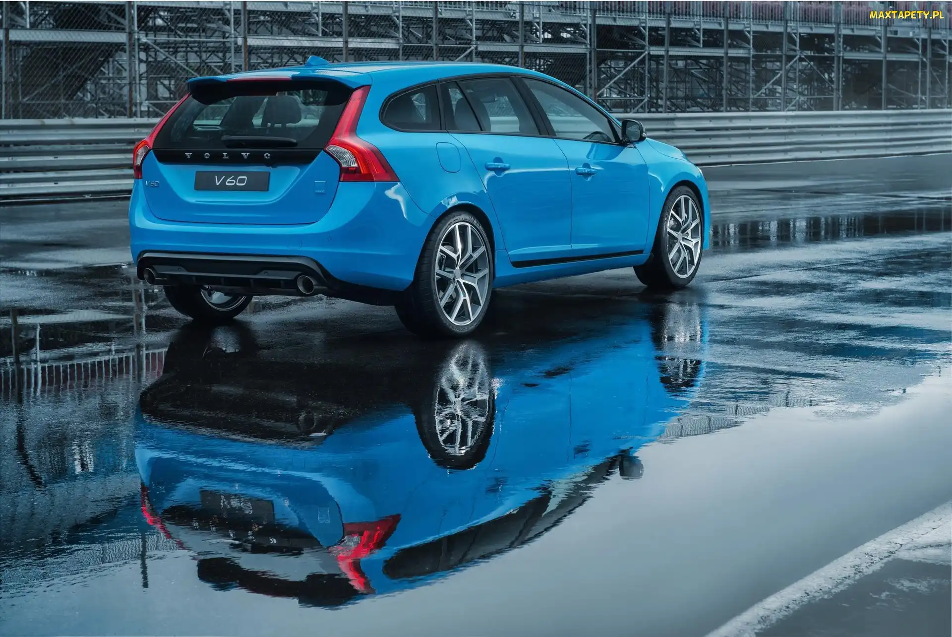 Volvo, Odbicie, Kałuża, V60