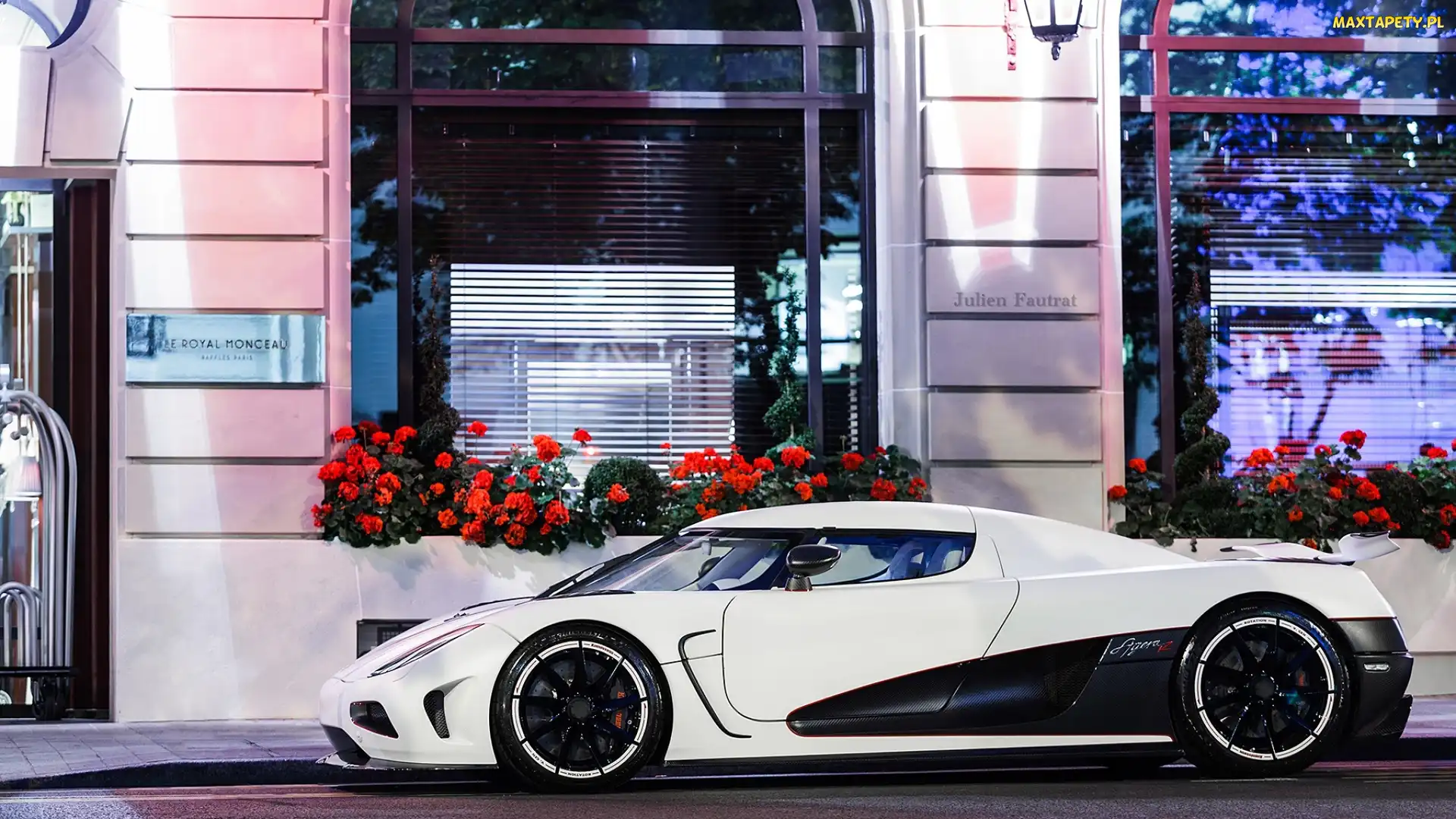 Koenigsegg, Sportowy, Biały, Okna, Dom, Agera, Kwiaty, Samochód