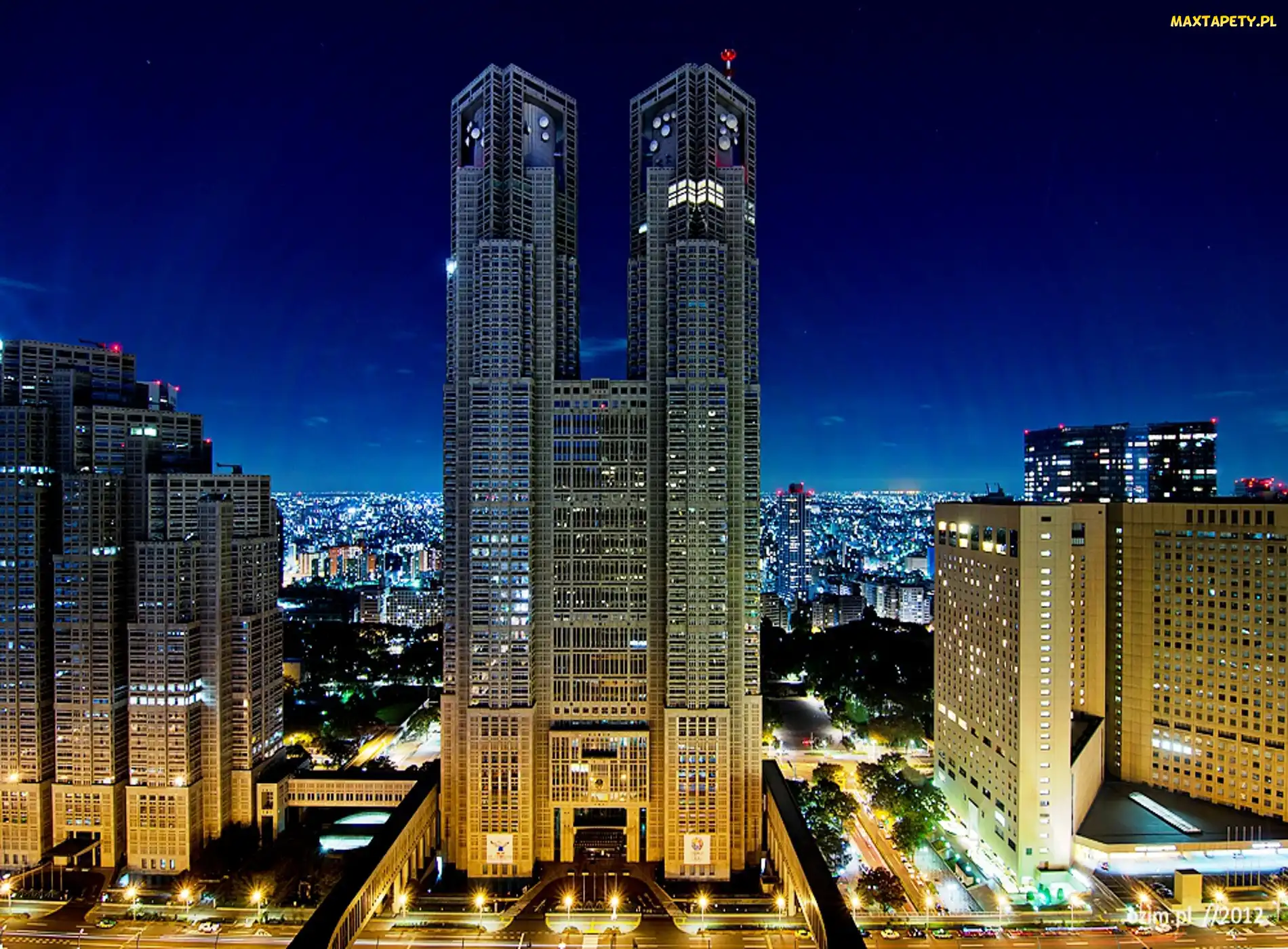 Tokio, Miasto nocą, Drapacze chmur