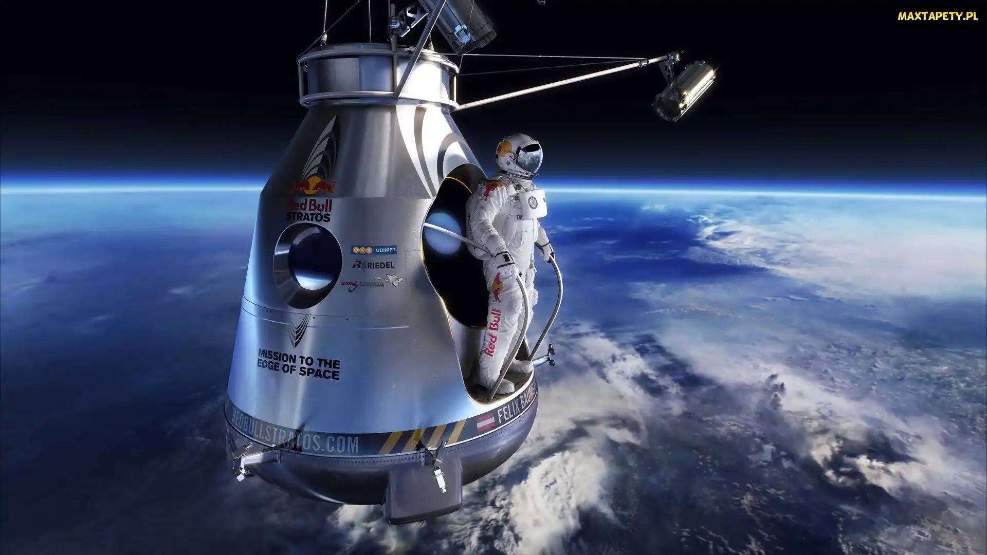 Felix Baumgartner, Kapsuła, Ziemia