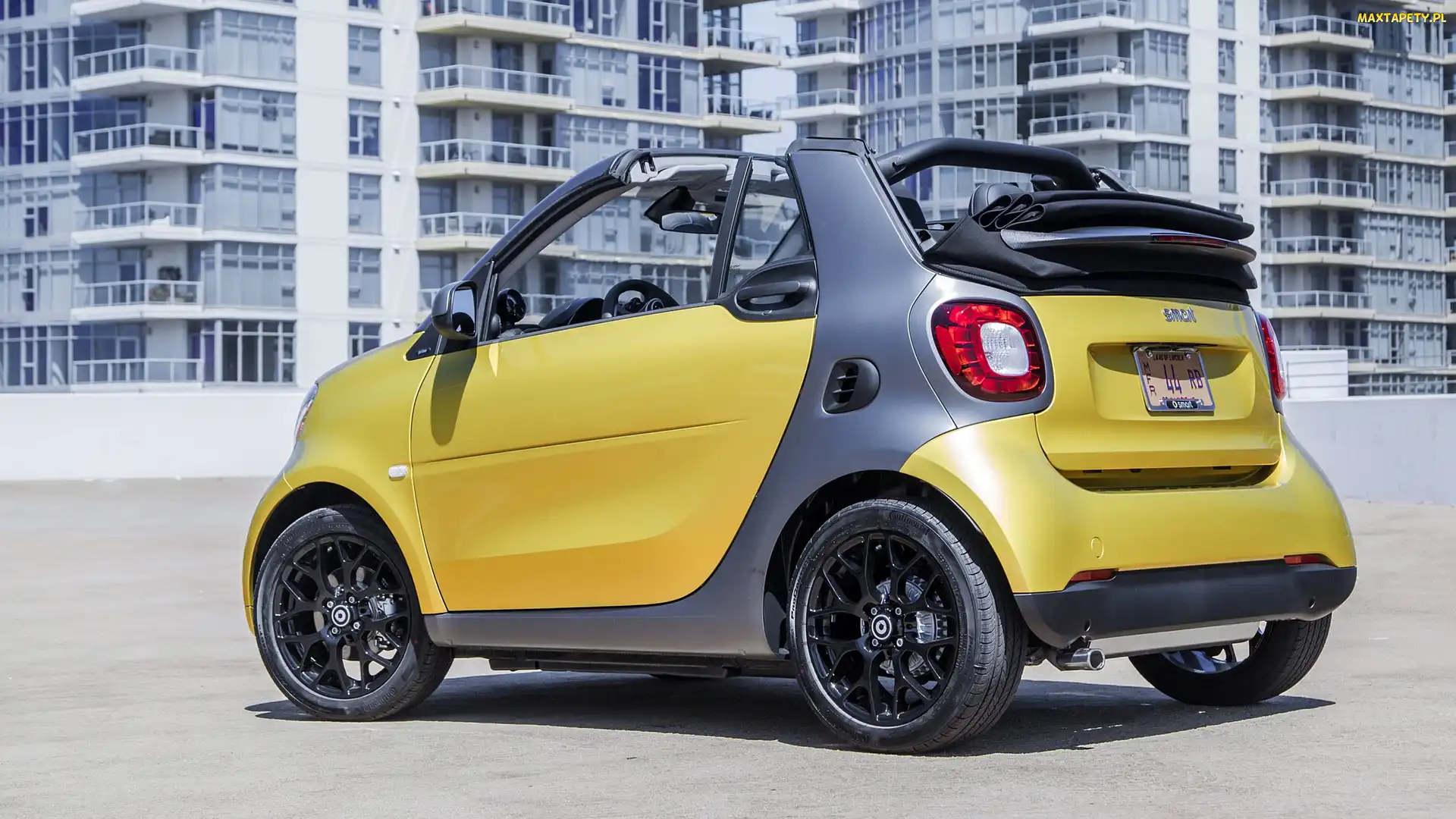 Żółty, Wieżowce, 2017, Smart Fortwo Cabrio