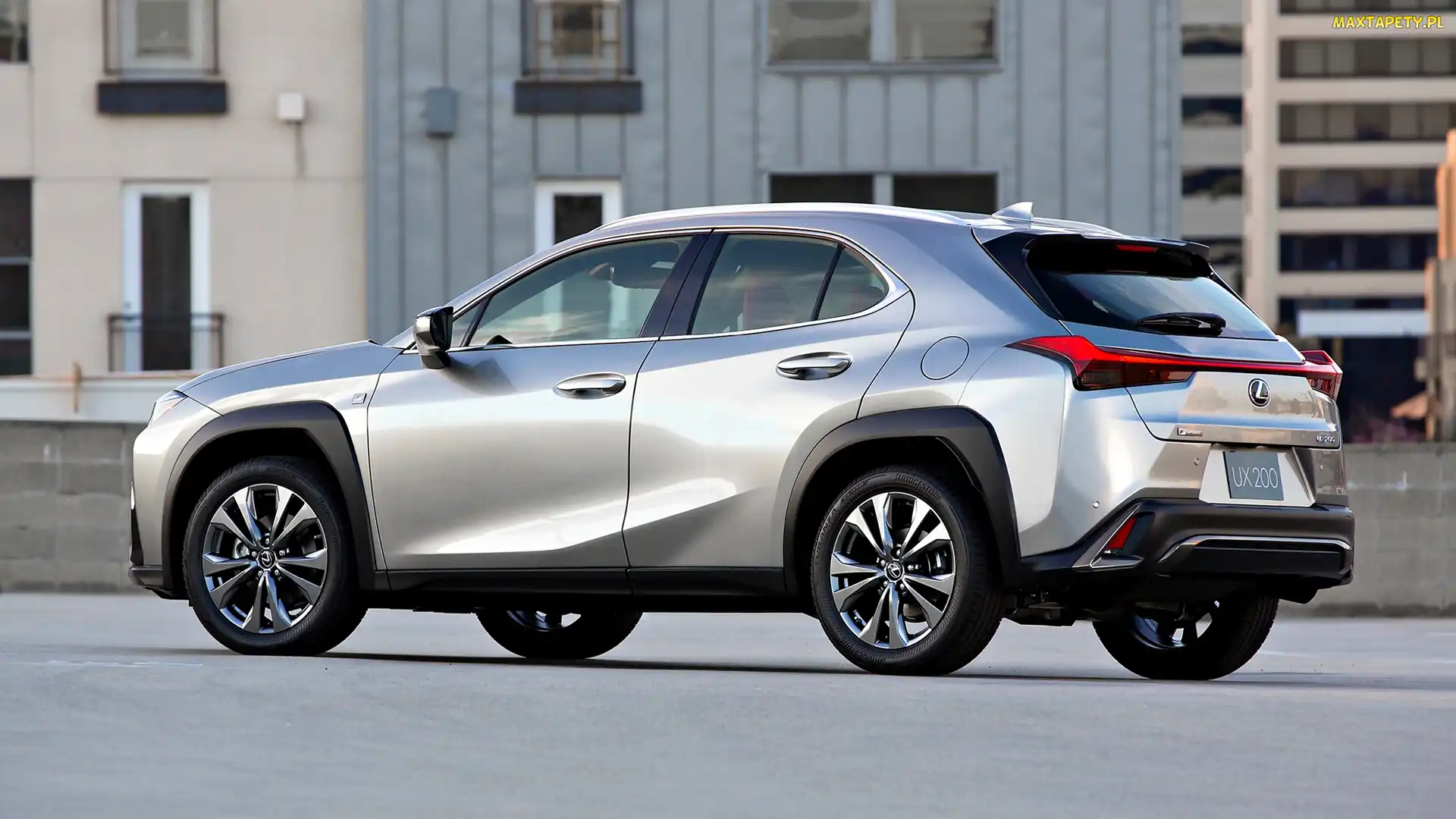 Lexus UX200, Budynek, Srebrny
