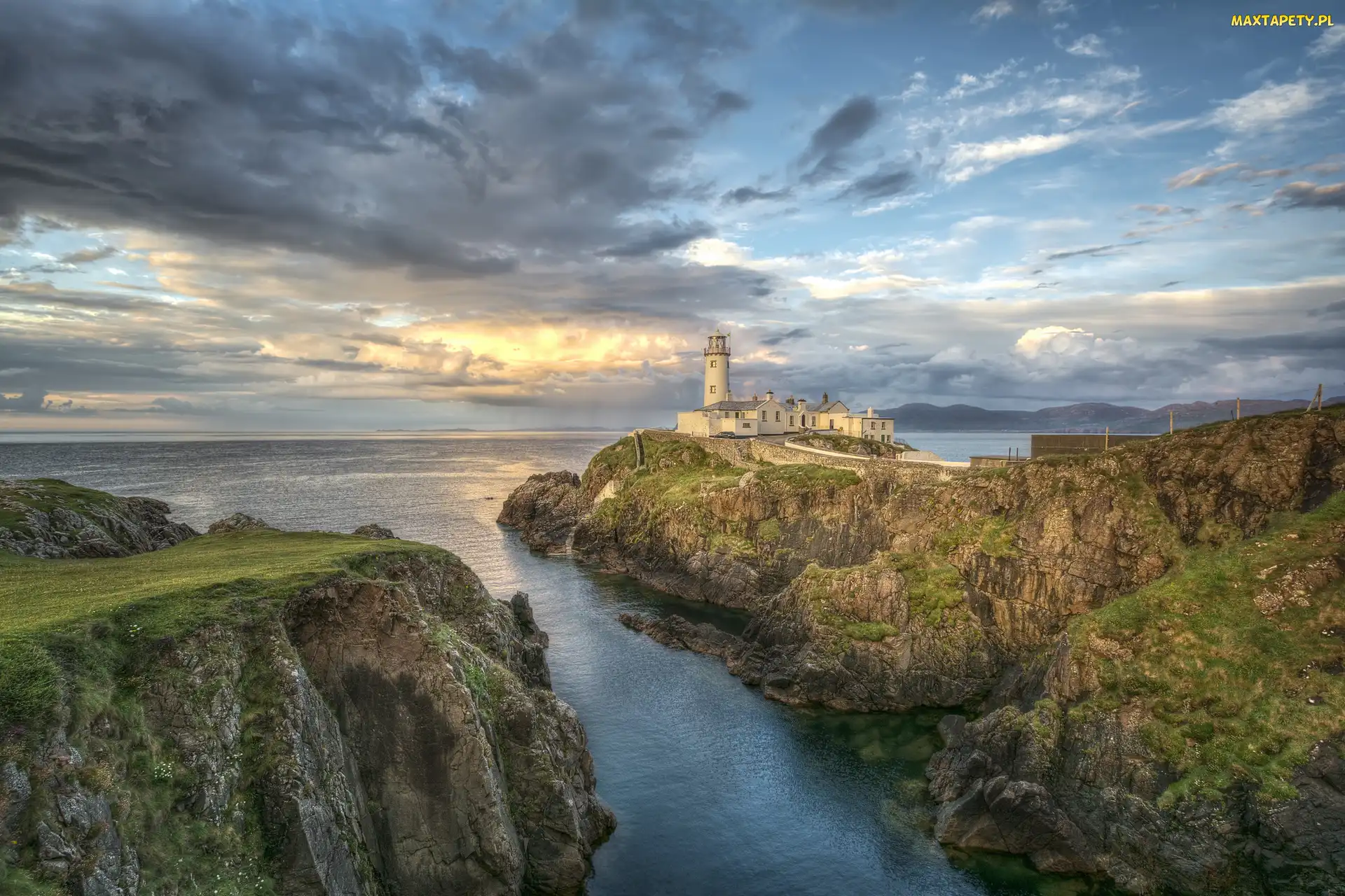 Latarnia morska, Atrakcja, Morze, Irlandia, Skały, Fanad Head Lighthouse, Chmury, Turystyczna