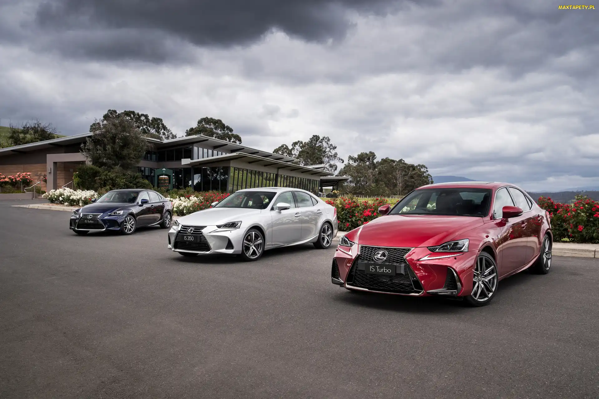 Trzy, Lexus IS, Samochody