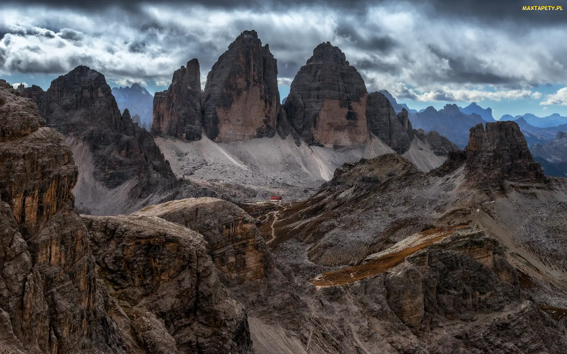 Domki, Śnieg, Tre Cime di Lavaredo, Góry, Dolomity, Włochy