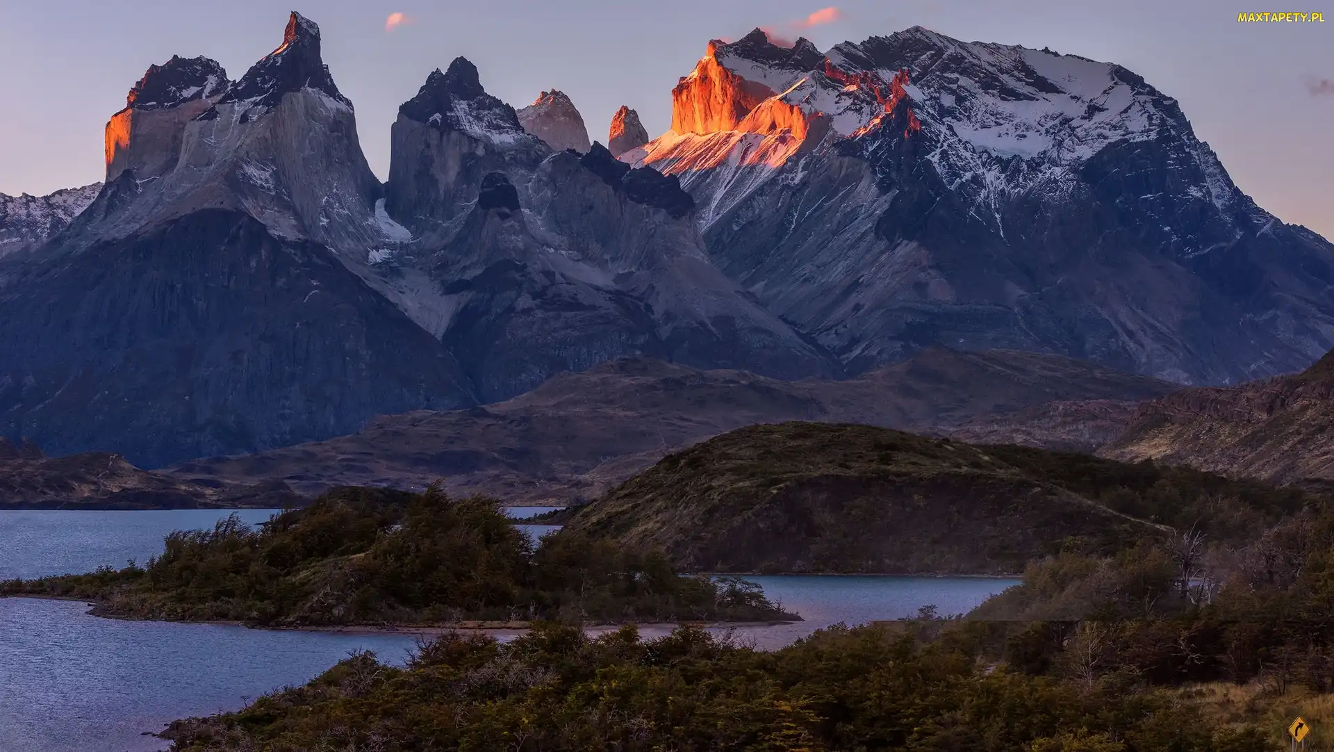 Chile, Patagonia, Góry Cordillera del Paine, Park Narodowy Torres del Paine, Masyw Torres del Paine, Jezioro