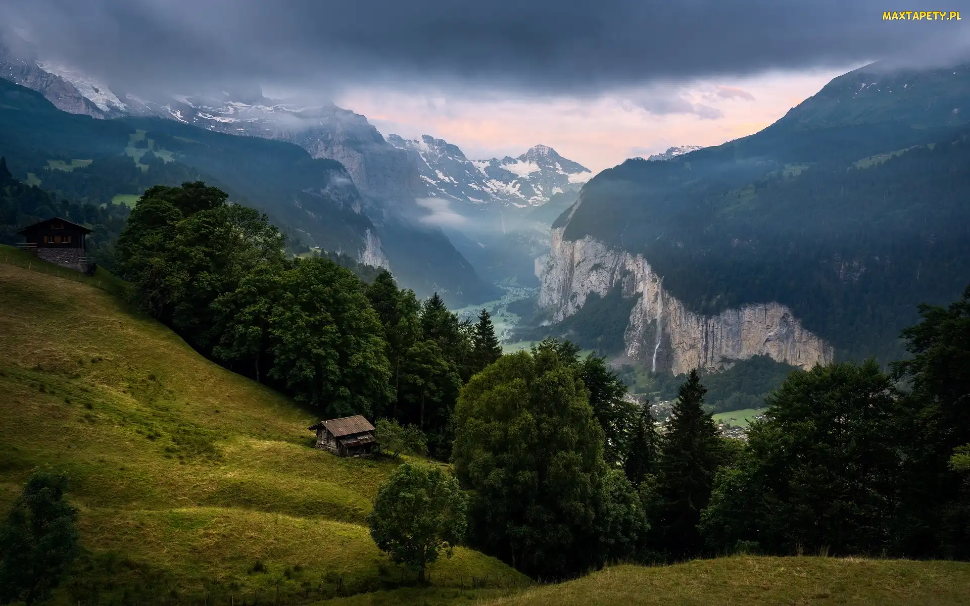 Szwajcaria, Drzewa, Dolina Lauterbrunnen, Domy, Lasy, Alpy Berneńskie, Gmina Lauterbrunnen, Wengen, Góry