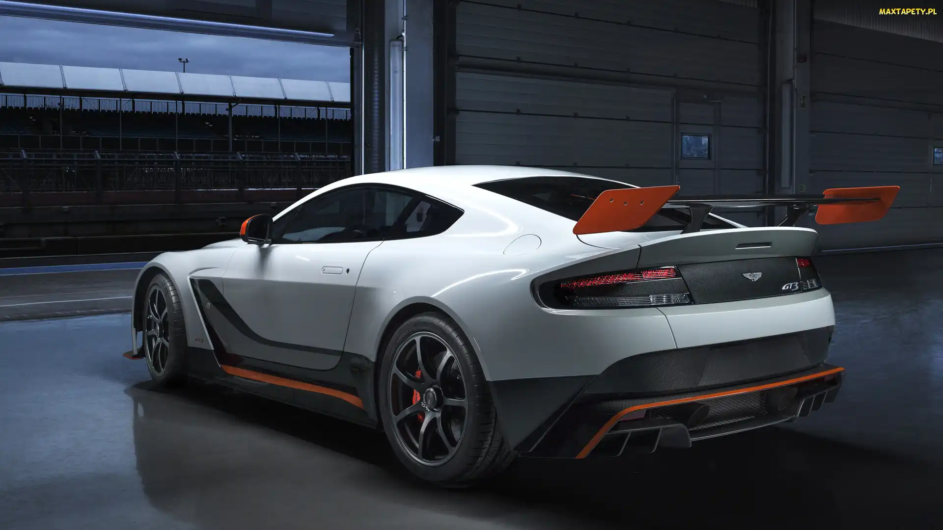 Bok, Tył, Aston Martin Vantage GT12