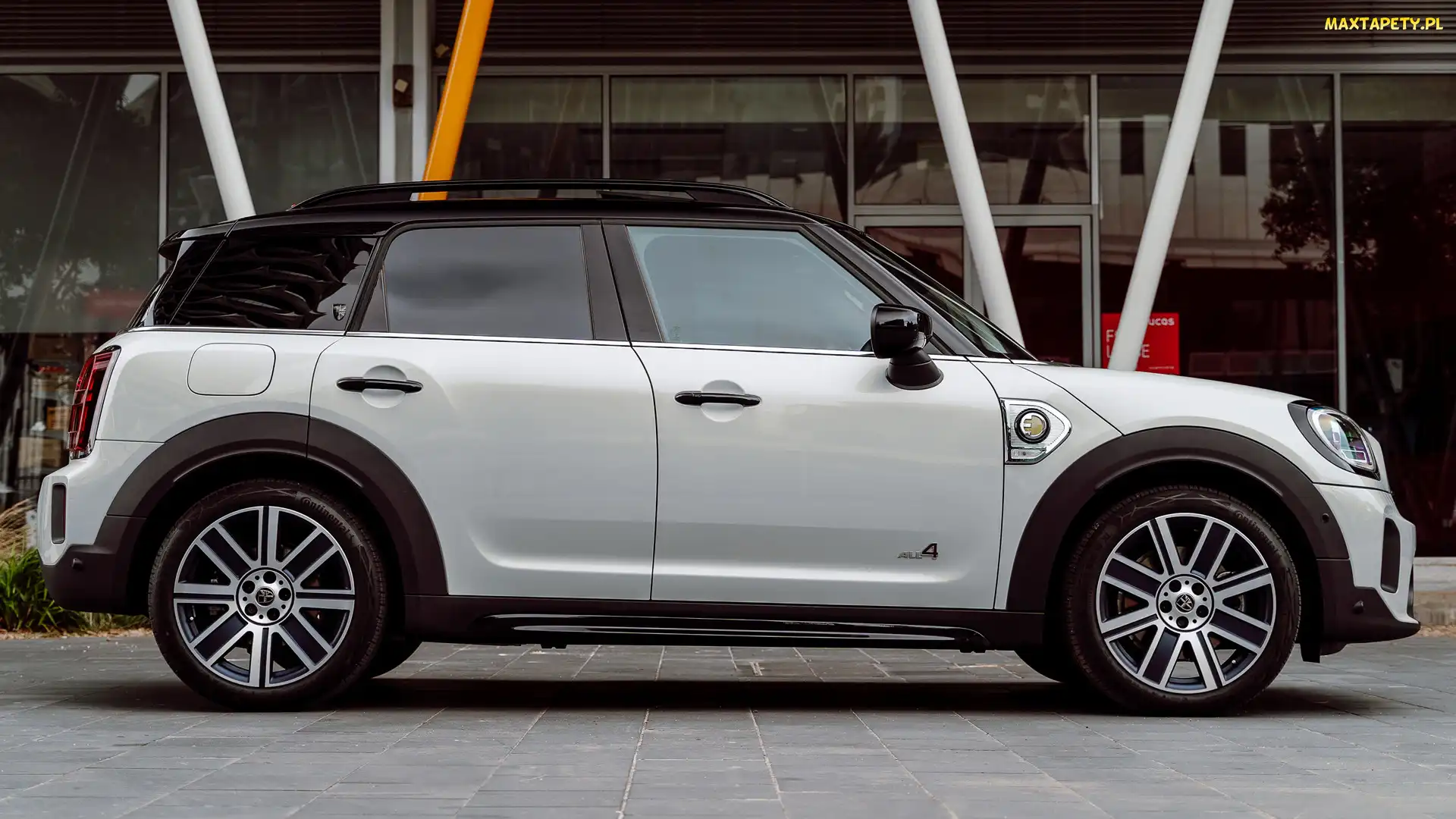 Mini Cooper S E Countryman, Bok