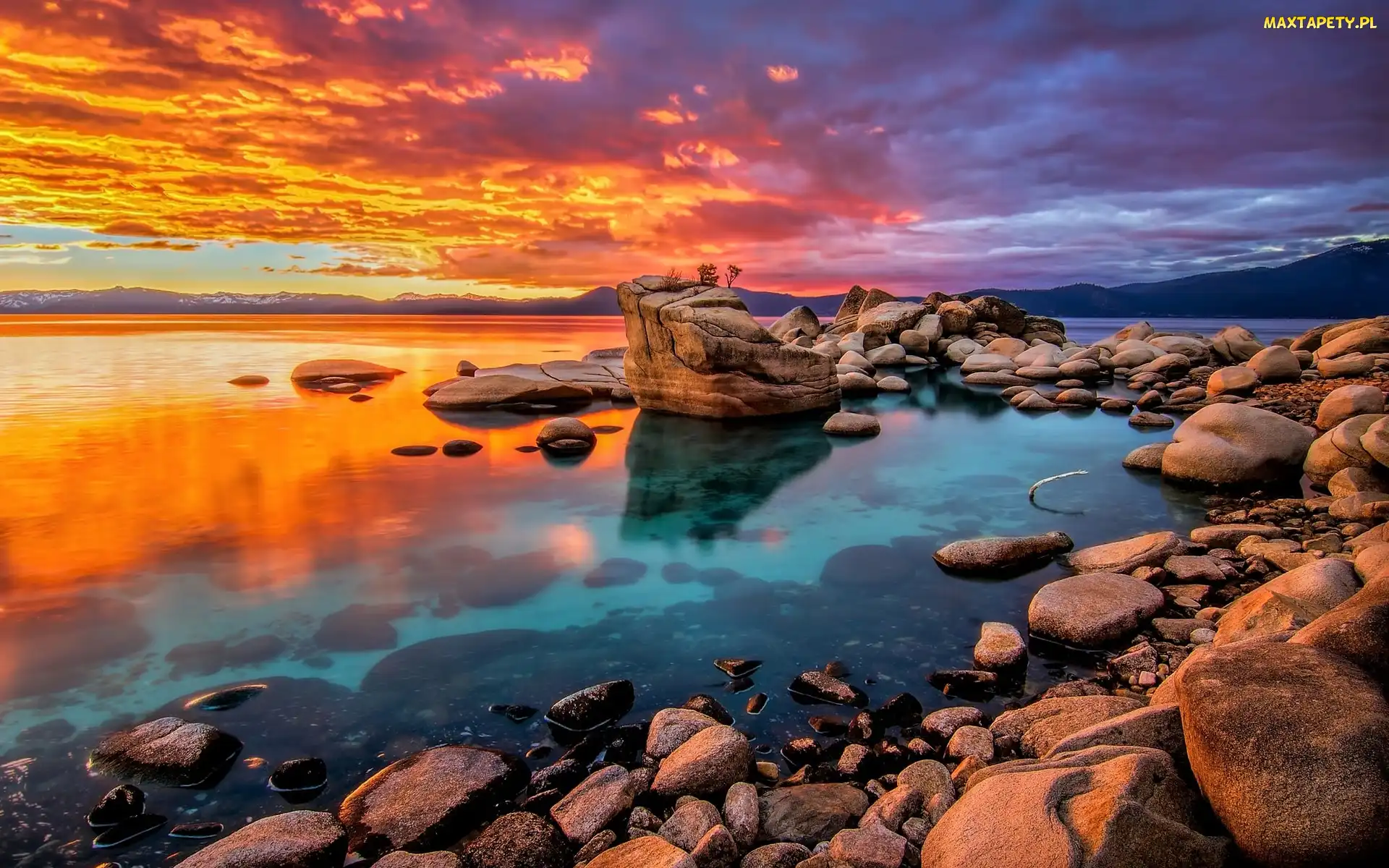 Jezioro, Zachód słońca, Niebo, Stany Zjednoczone, Chmury, Góry, Lake Tahoe, Kamienie, Głazy