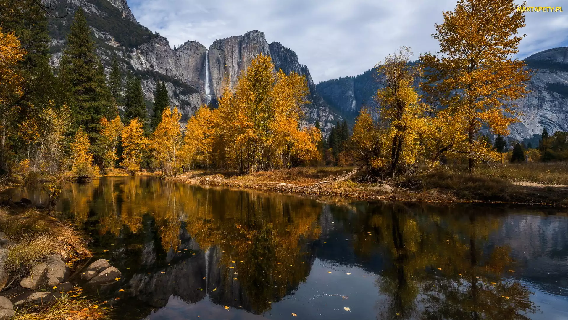 Merced River, Pożółkłe, Stany Zjednoczone, Upper Yosemite Falls, Drzewa, Jesień, Kalifornia, Góry, Rzeka, Park Narodowy Yosemite, Wodospad