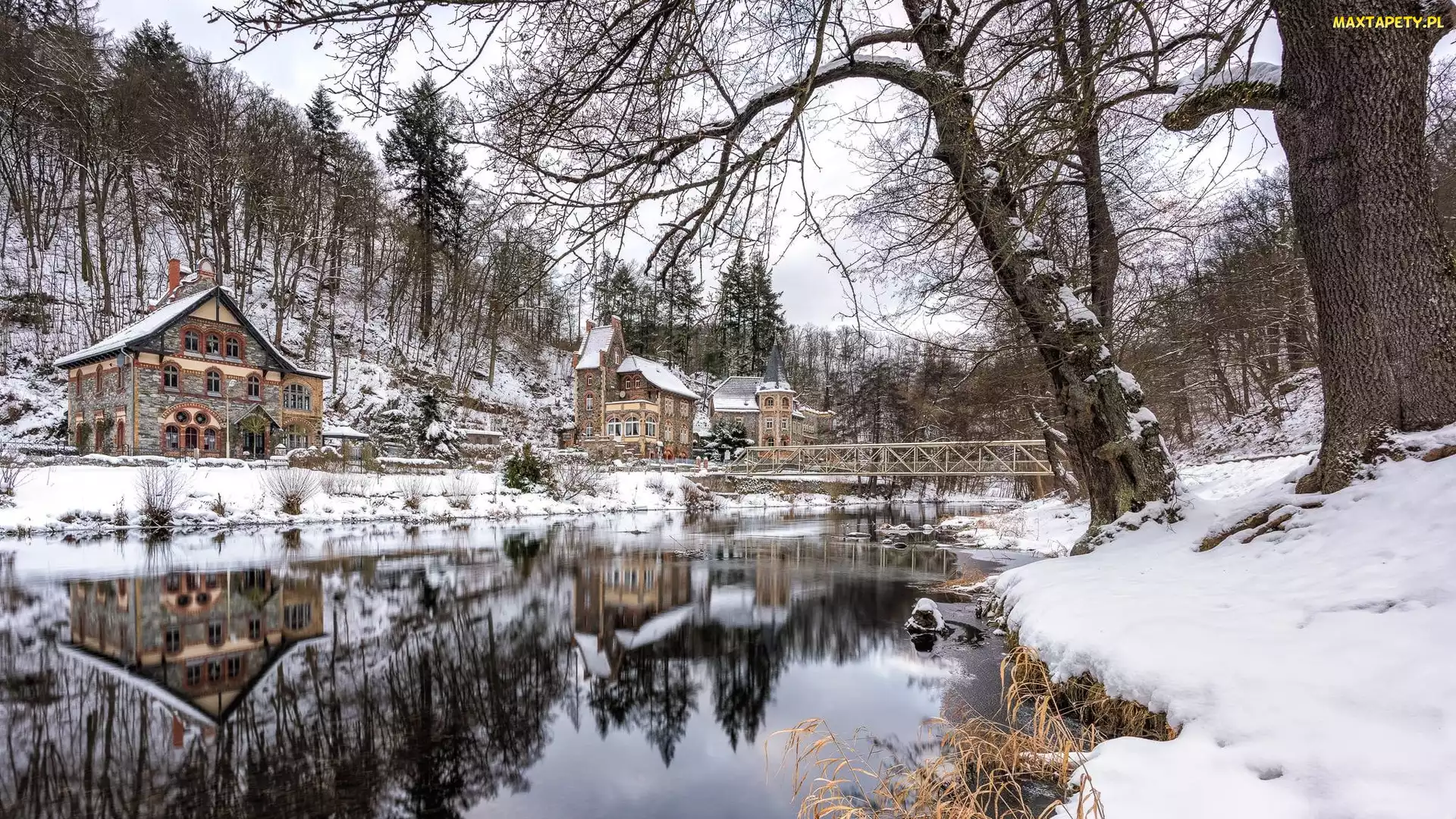 Niemcy, Treseburg, Hotel Bodeblick, Saksonia-Anhalt, Rzeka Bode, Śnieg, Most, Domy, Zima, Drzewa