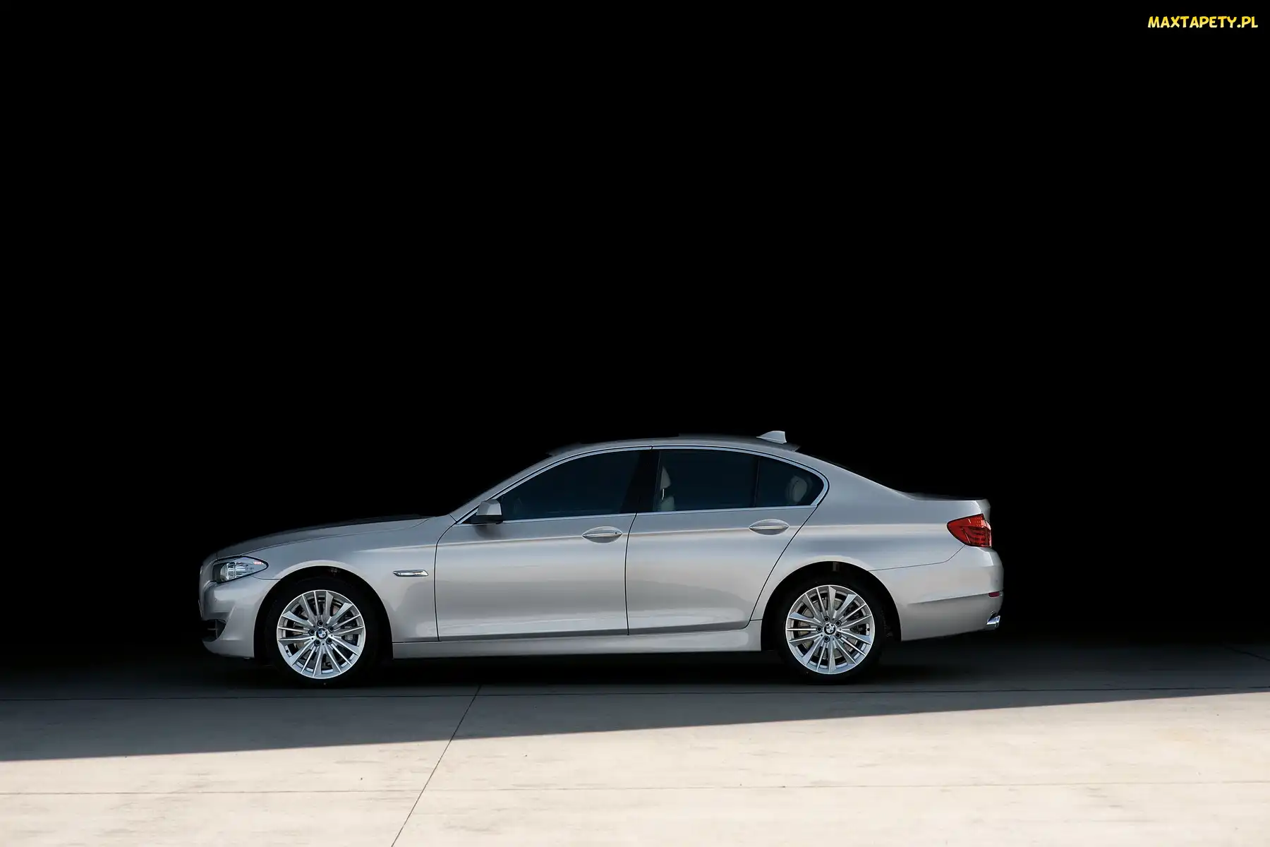 Cień, BMW seria 5 F10, Lewy, Bok