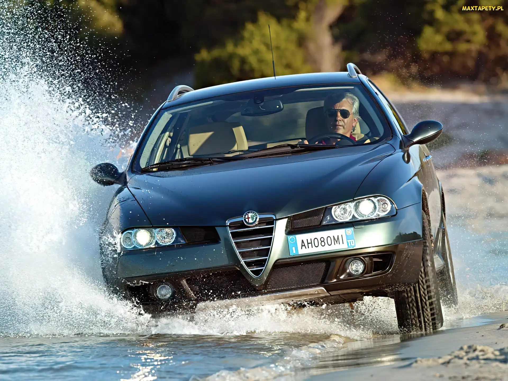 Alfa Romeo Crosswagon, Kierowca, Przód