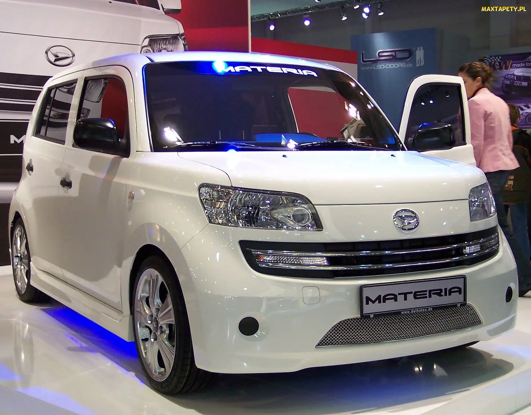 Daihatsu Materia, Podświetlenie, Dealer