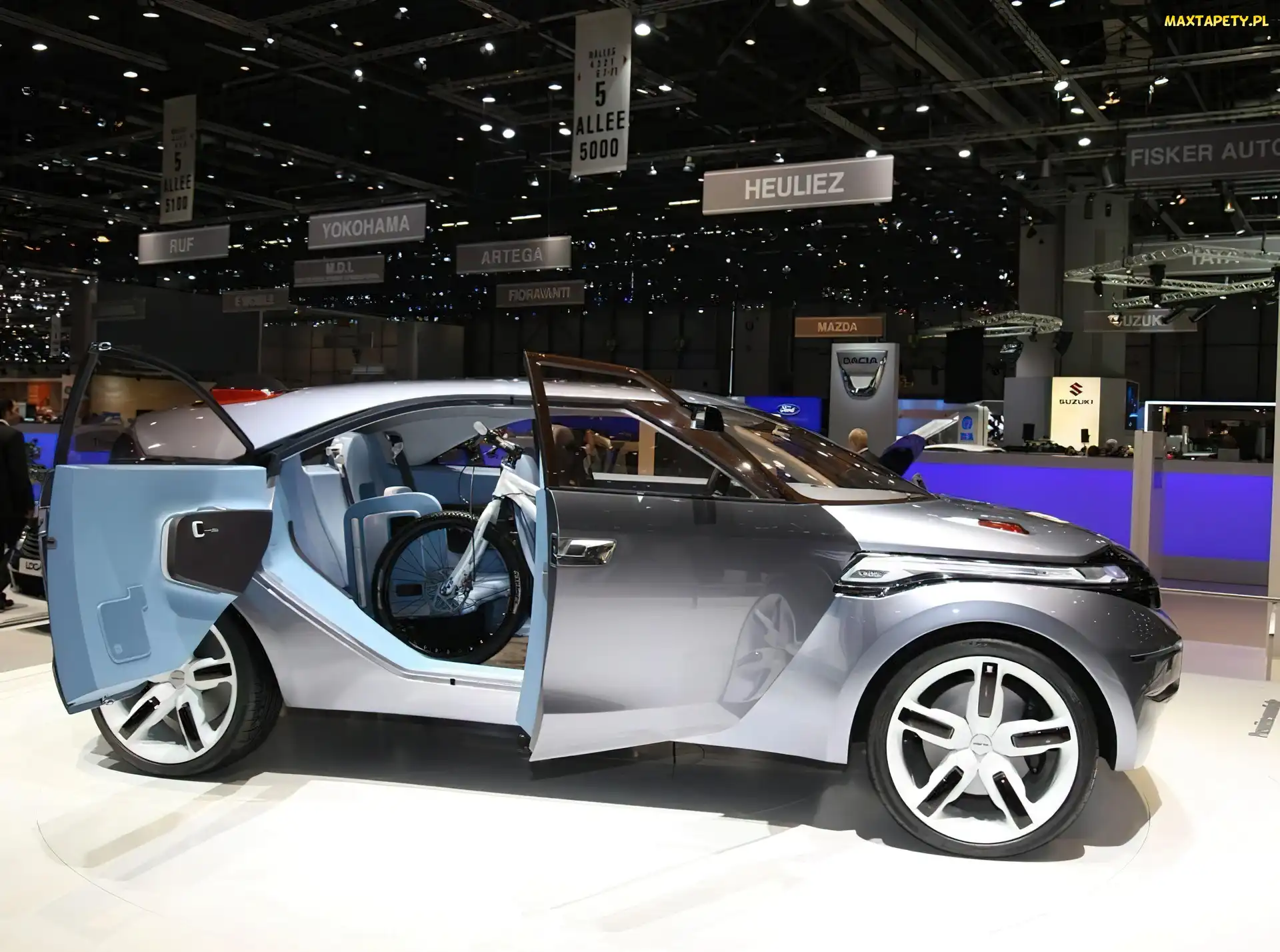 Środku, W, Dacia Duster, Rower