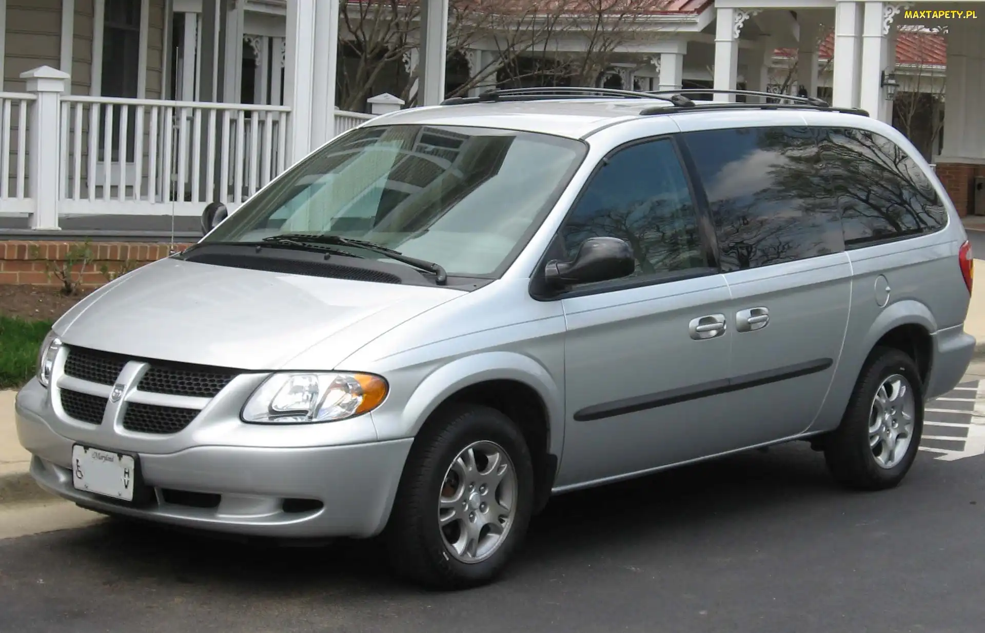 Srebrny, Parking, Dodge Caravan