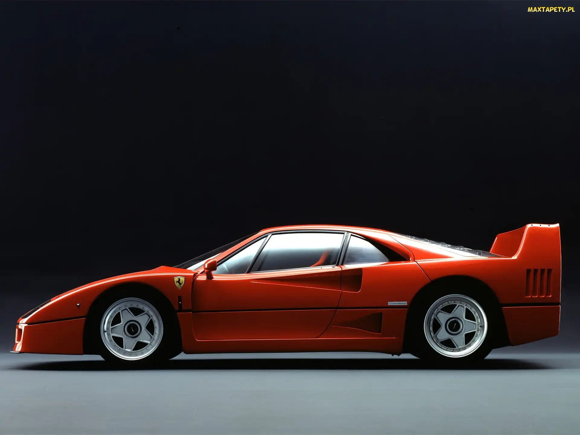 Strona, Ferrari F 40, Lewa