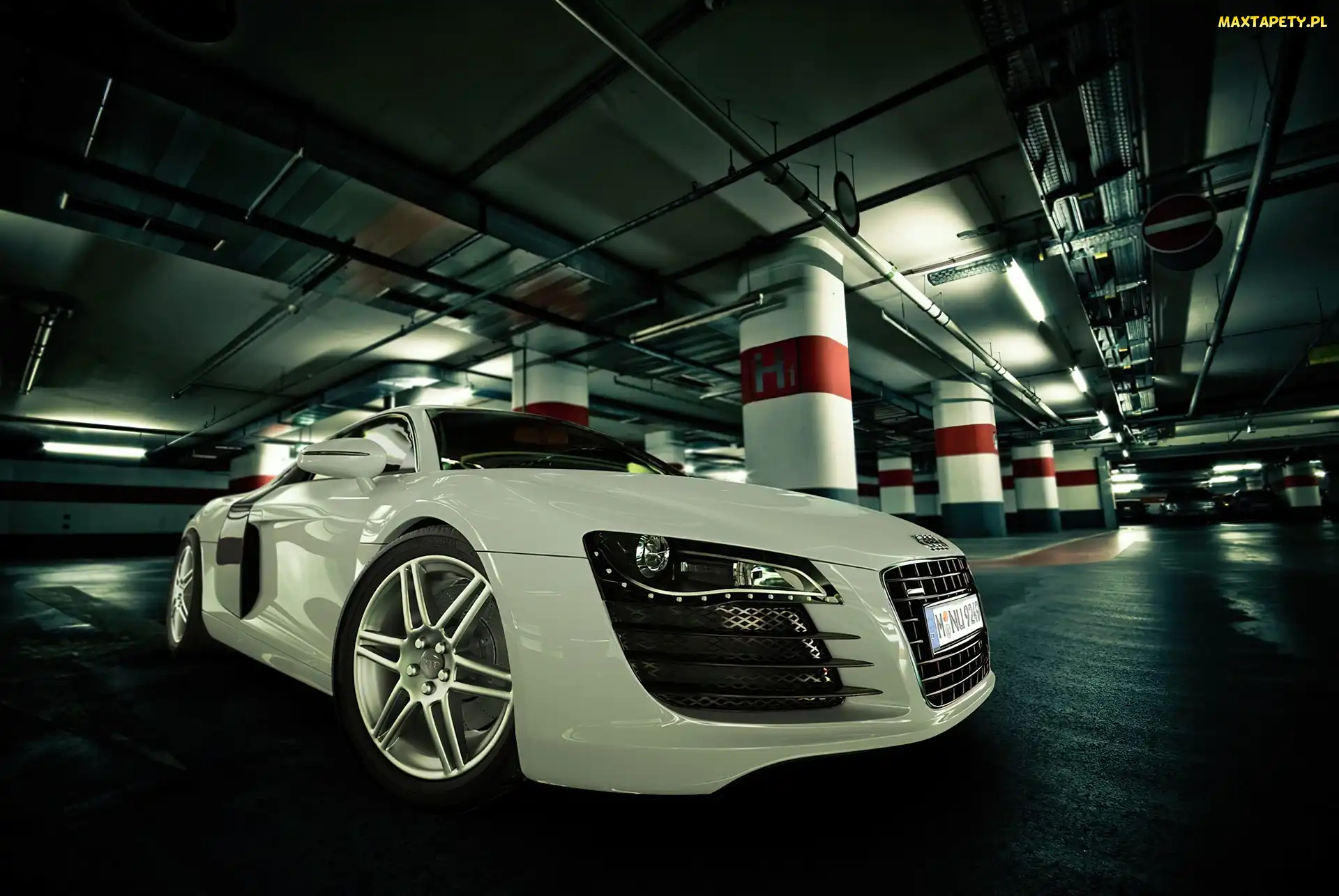 Podziemny, Garaż, Audi R8