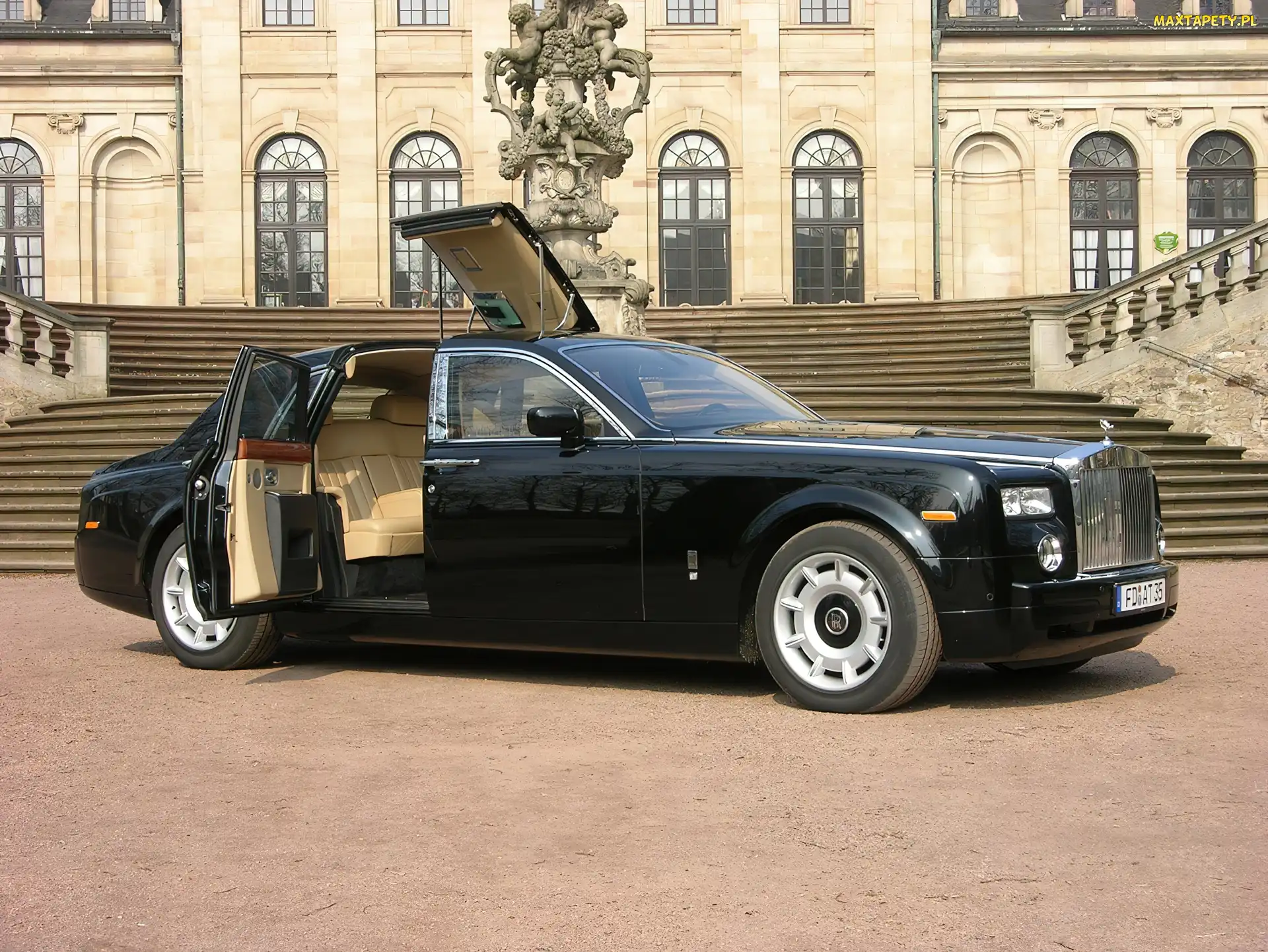 Rolls-Royce Phantom, Wnętrze, Kremowe