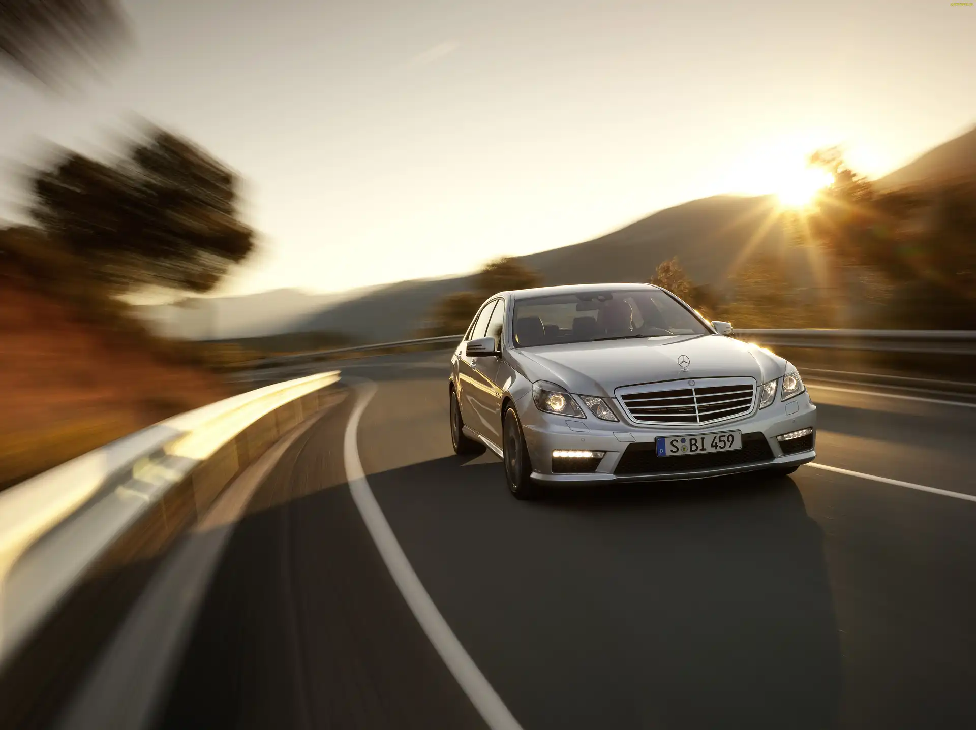 Droga, Zachód, Mercedes Benz E 63