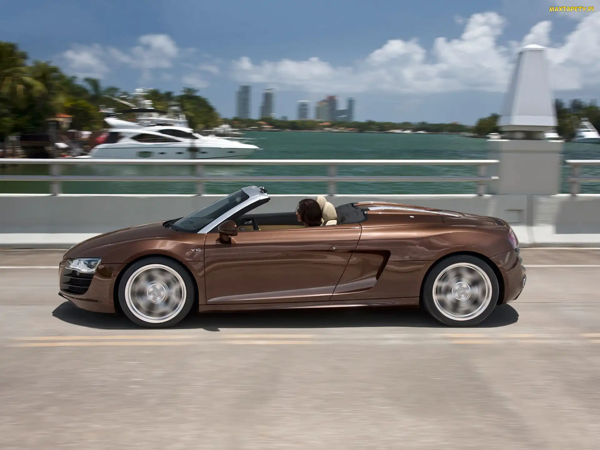 Kobieta, Audi R8 Spyder