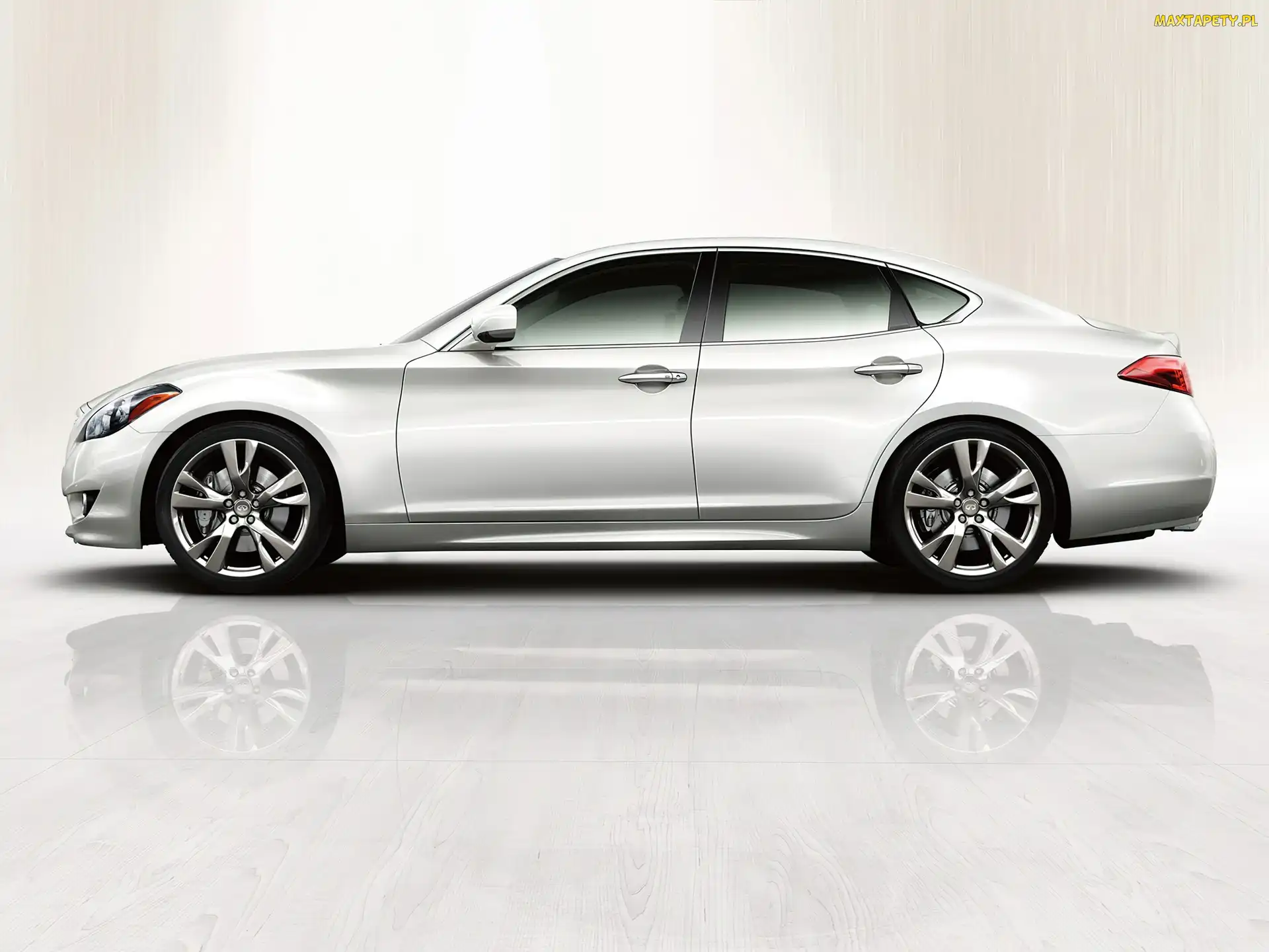 Boczna, Infiniti M65, Linia