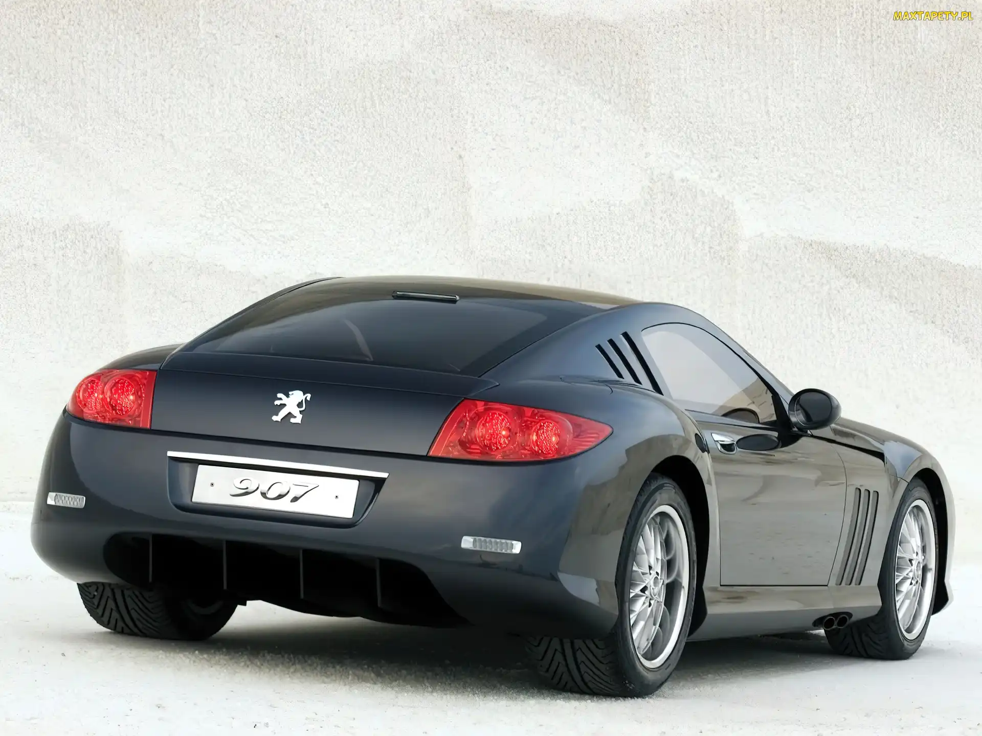 Czarny Peugeot 907