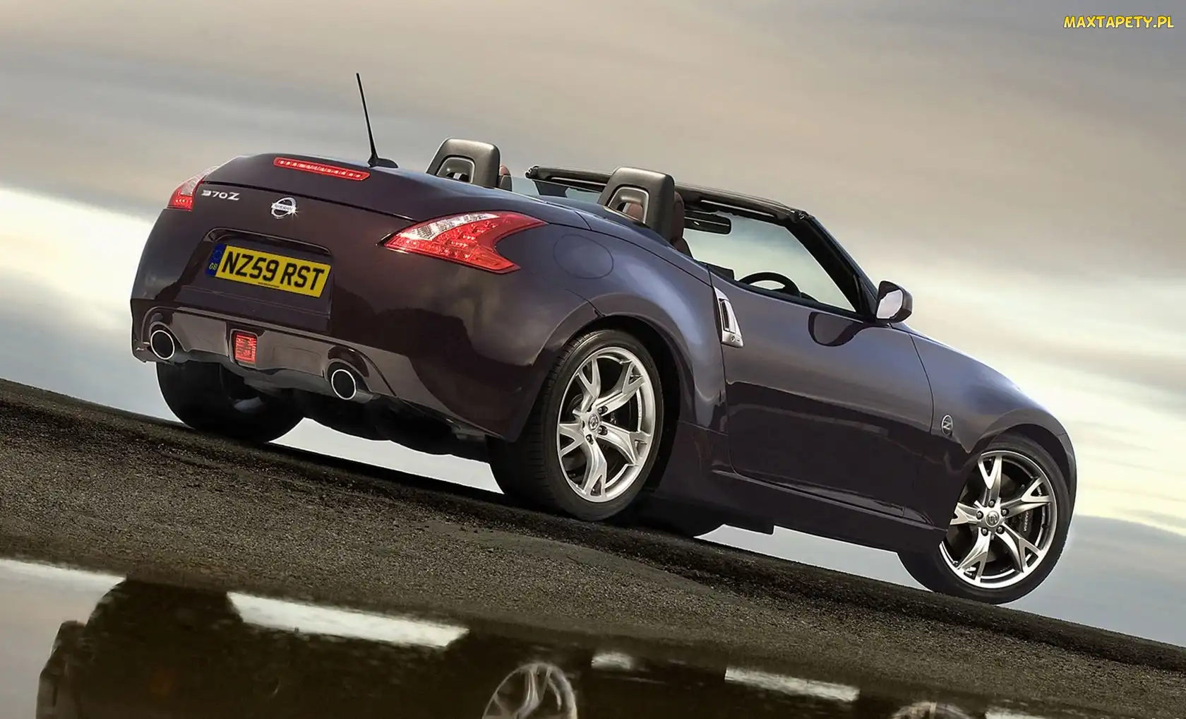 Nissan 370Z Roadster, Tył